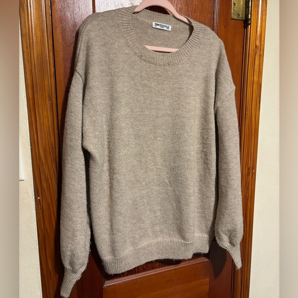 Princess Polly Sweaters - PRINCESS POLLY Women’s Tan Crewneck Knit Oversized Sweater Size 6